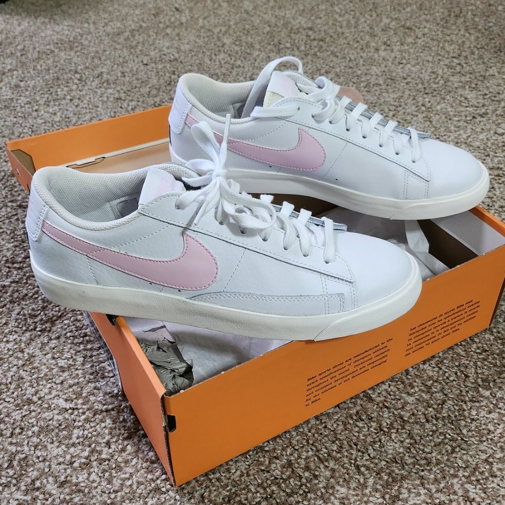 Nike Blazer Low Leather, White/Pink Foam, Size US M 9